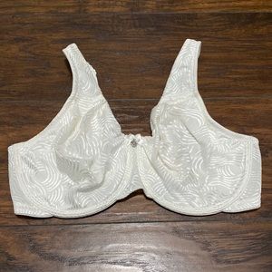 Breezies white underwire bra